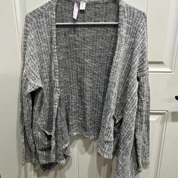 Alya Medium Gray soft lightweight oversized Knit Cardigan Sweater - Picture 4 of 8